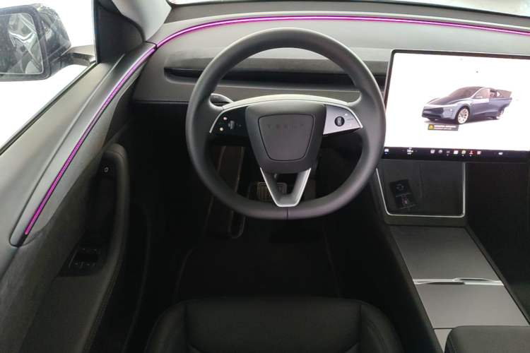 Used Tesla Model Y 2025 Long-Range All-Wheel Drive First Edition Steering Wheel