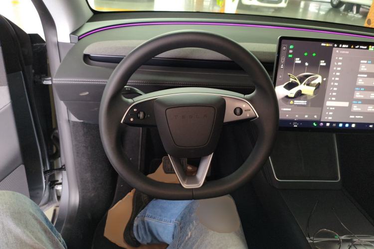 Used Tesla Model Y 2025 Rear-Wheel-Drive Version
