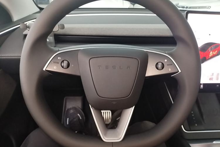 Used Tesla Model Y 2025 Rear-Wheel-Drive Version Steering Wheel