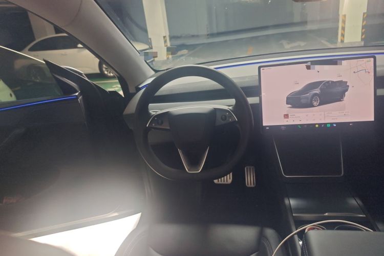 Used Tesla Model Y 2025 Long-Range All-Wheel Drive First Edition Steering Wheel