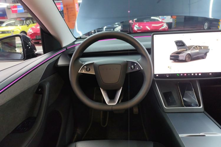 Used Tesla Model Y 2025 Long-Range All-Wheel Drive First Edition Steering Wheel