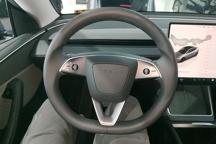 Used Tesla Model Y 2025 Rear-Wheel-Drive Version Steering Wheel