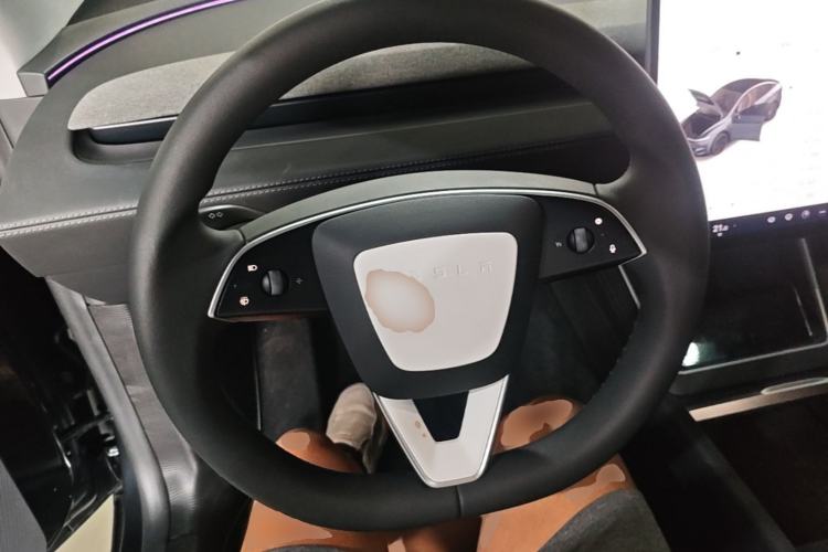 Used Tesla Model Y 2025 Rear-Wheel-Drive Version Steering Wheel