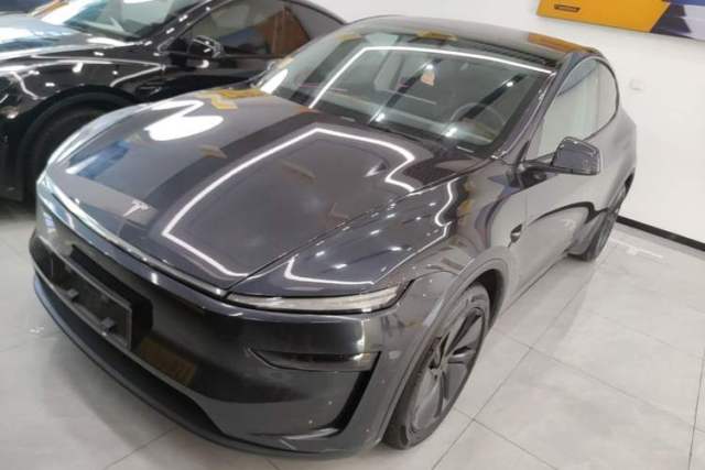 Used Tesla Model Y 2025 Long-Range All-Wheel-Drive Version