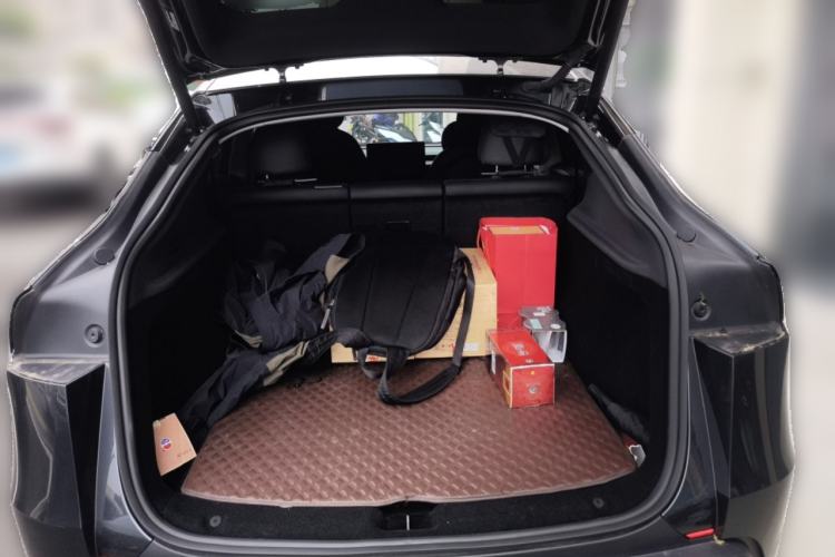 Used Tesla Model Y 2025 Long-Range All-Wheel-Drive Version Trunk