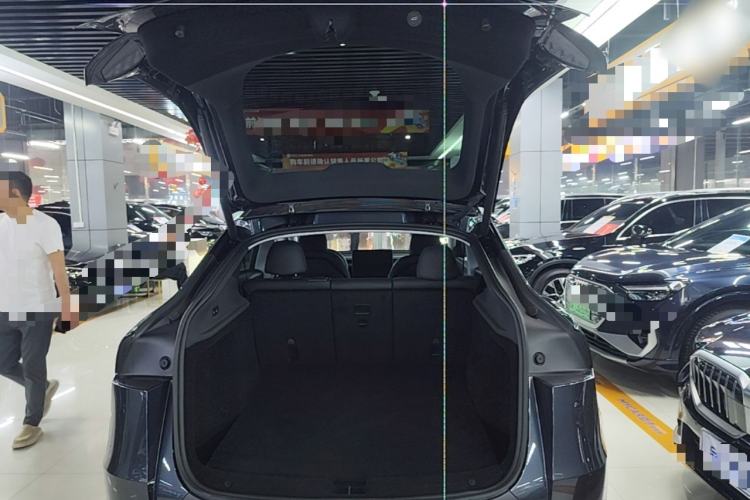 Used Tesla Model Y 2025 Rear-Wheel-Drive Version Trunk