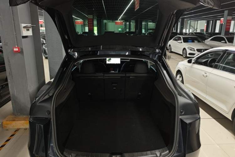Used Tesla Model Y 2025 Rear-Wheel-Drive Version Trunk