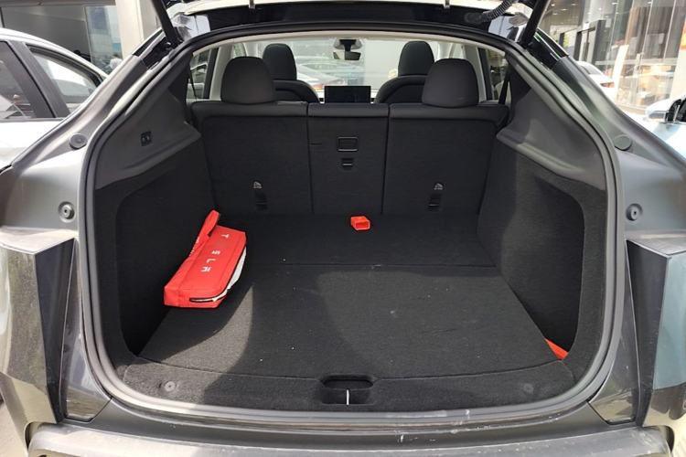 Used Tesla Model Y 2025 Rear-Wheel-Drive Version Trunk