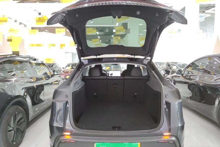 Used Tesla Model Y 2025 Long-Range All-Wheel-Drive Version Trunk