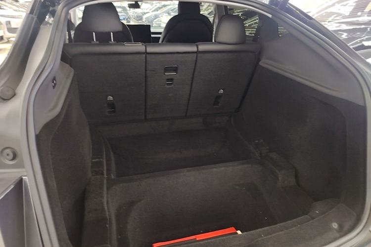 Used Tesla Model Y 2025 Long-Range All-Wheel-Drive Version Trunk