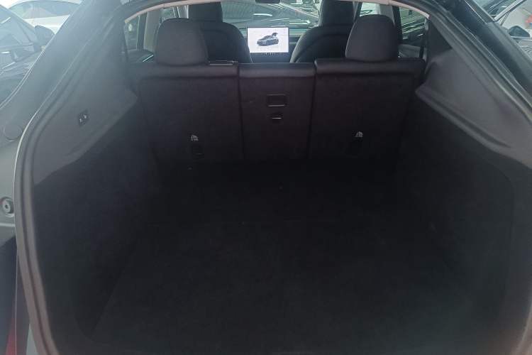 Used Tesla Model Y 2025 Long-Range All-Wheel-Drive Version Trunk