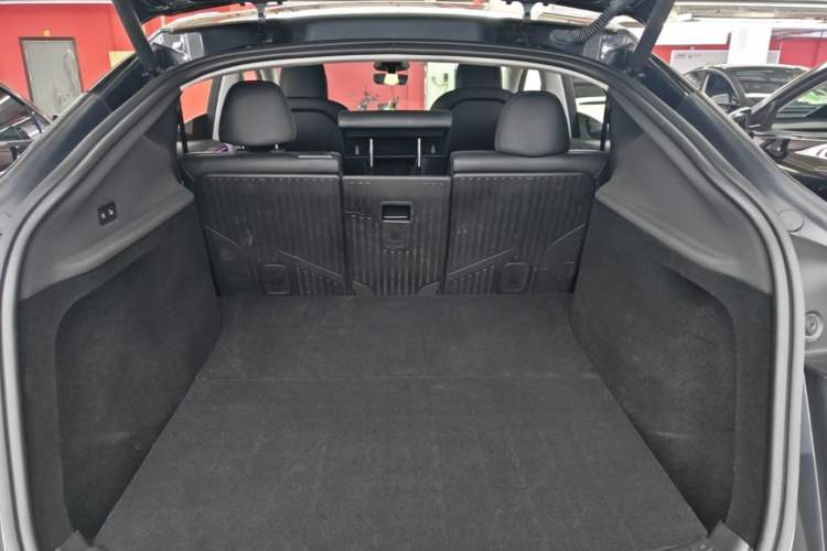 Used Tesla Model Y 2025 Long-Range All-Wheel-Drive Version Trunk