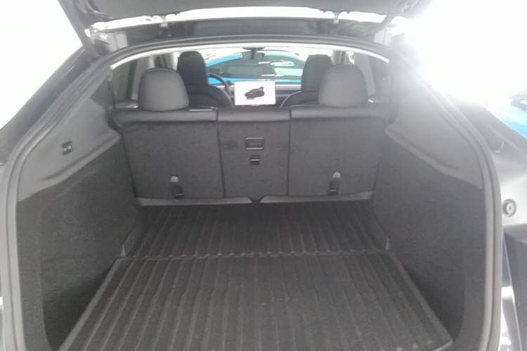 Used Tesla Model Y 2025 Rear-Wheel-Drive Version Trunk