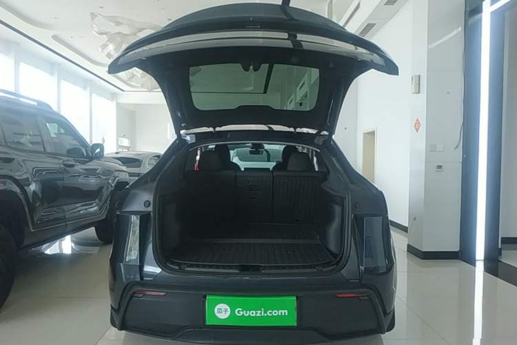 Used Tesla Model Y 2025 Rear-Wheel-Drive Version Trunk