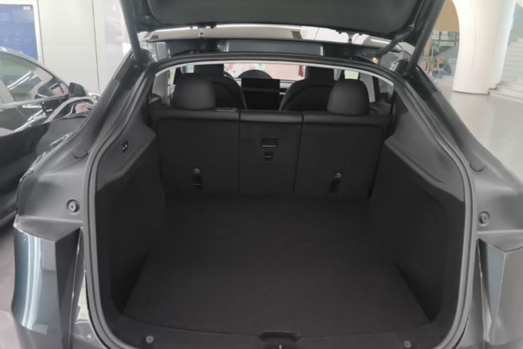 Used Tesla Model Y 2025 Long-Range All-Wheel-Drive Version Trunk