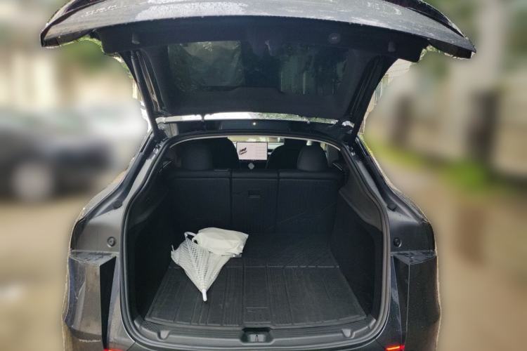 Used Tesla Model Y 2025 Long-Range All-Wheel-Drive Version Trunk
