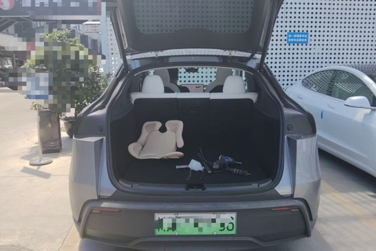 Used Tesla Model Y 2025 Rear-Wheel-Drive Version Trunk