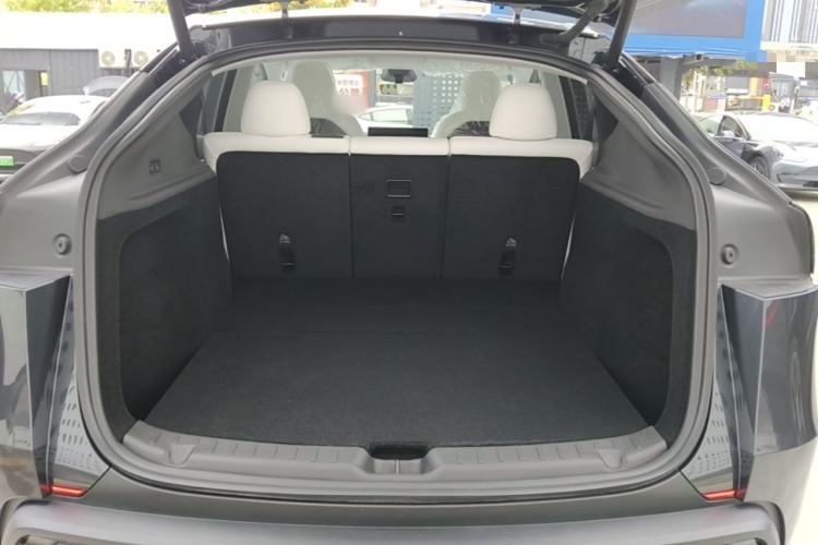 Used Tesla Model Y 2025 Rear-Wheel-Drive Version Trunk
