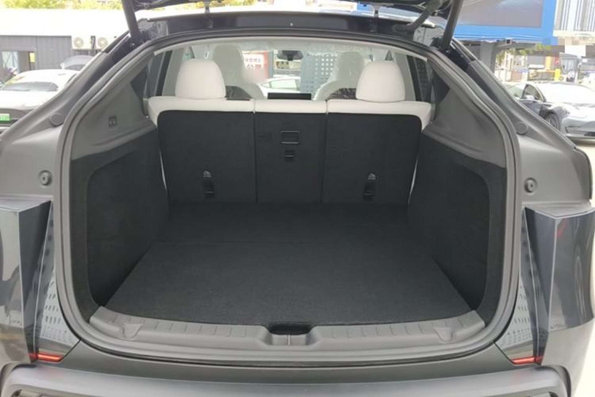 Used Tesla Model Y 2025 Rear-Wheel-Drive Version Trunk