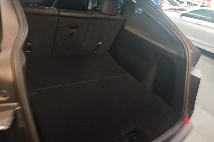 Used Tesla Model Y 2025 Rear-Wheel-Drive Version Trunk