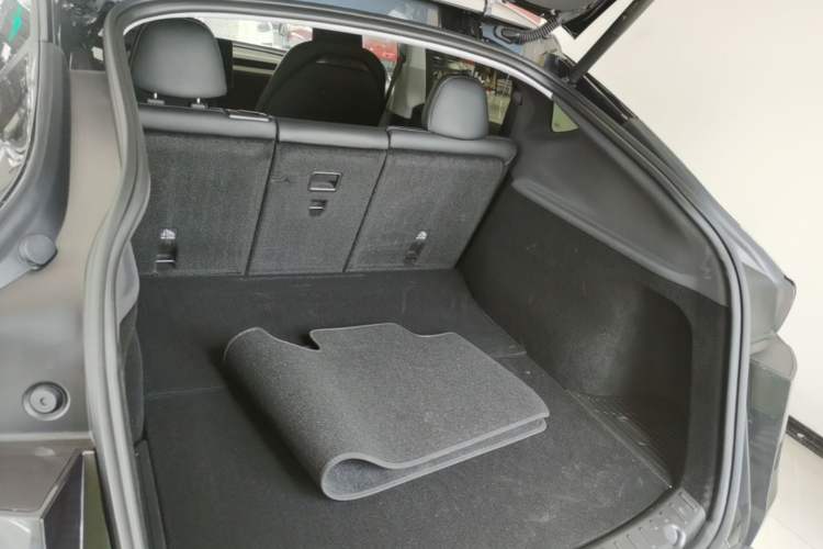 Used Tesla Model Y 2025 Rear-Wheel-Drive Version Trunk