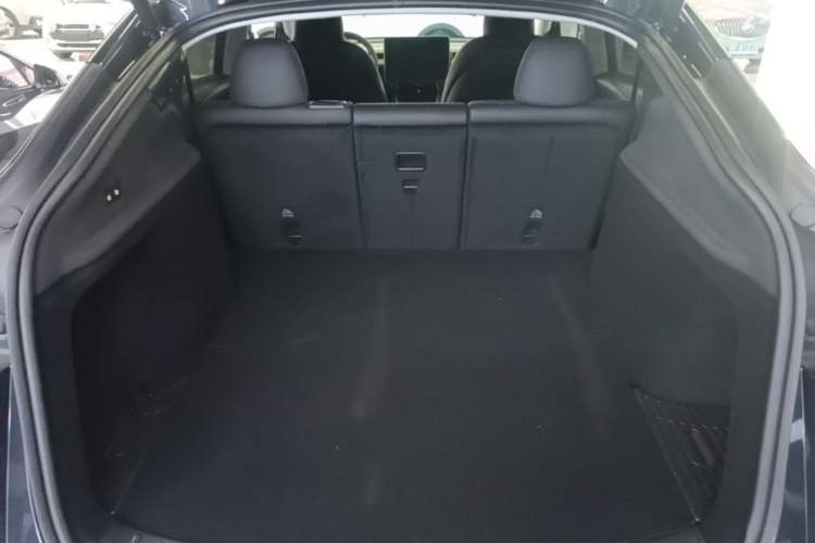 Used Tesla Model Y 2025 Rear-Wheel-Drive Version Trunk
