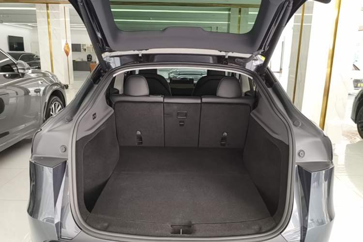 Used Tesla Model Y 2025 Rear-Wheel-Drive Version Trunk