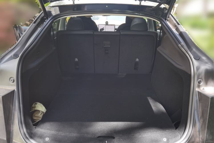 Used Tesla Model Y 2025 Long-Range All-Wheel-Drive Version Trunk