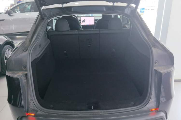 Used Tesla Model Y 2025 Rear-Wheel-Drive Version Trunk