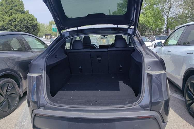 Used Tesla Model Y 2025 Rear-Wheel-Drive Version Trunk