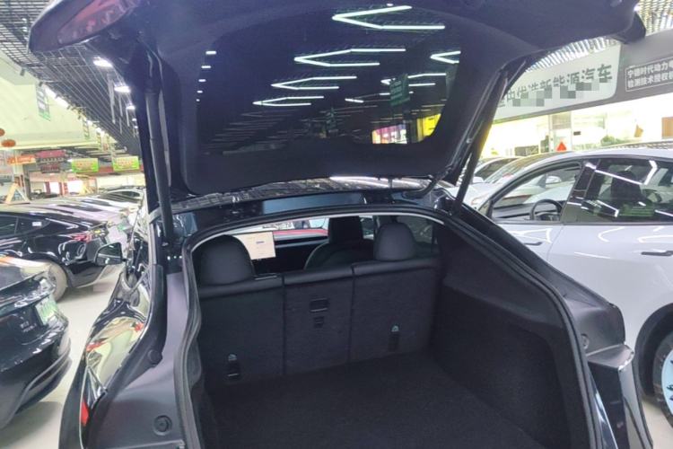 Used Tesla Model Y 2025 Rear-Wheel-Drive Version Trunk
