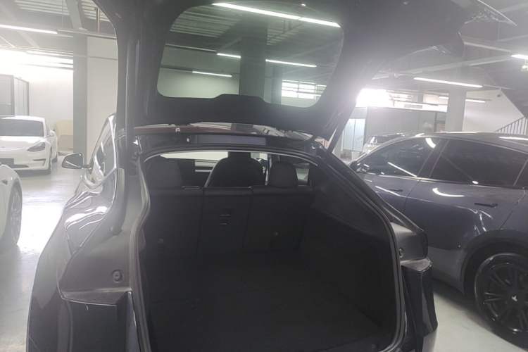 Used Tesla Model Y 2025 Rear-Wheel-Drive Version Trunk