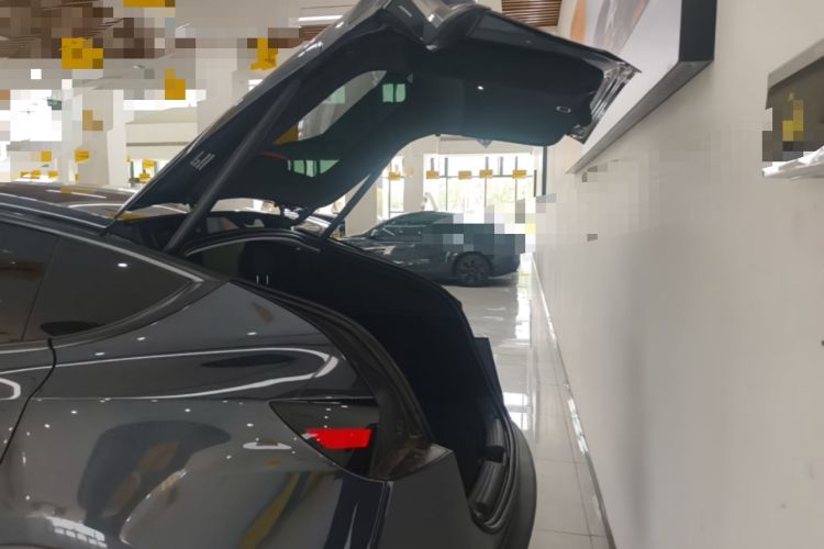 Used Tesla Model Y 2025 Long-Range All-Wheel-Drive Version Trunk