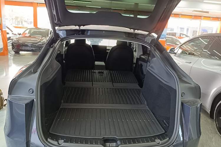 Used Tesla Model Y 2025 Rear-Wheel-Drive Version Trunk