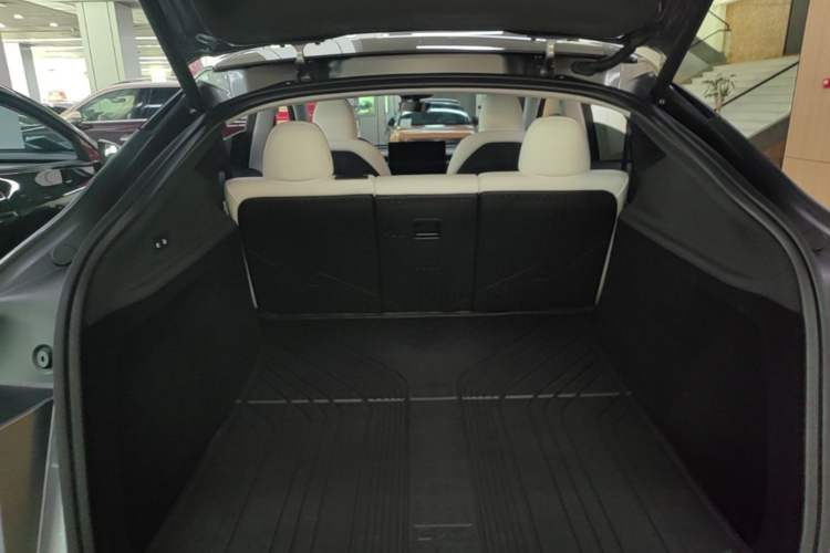 Used Tesla Model Y 2025 Long-Range All-Wheel Drive First Edition Trunk