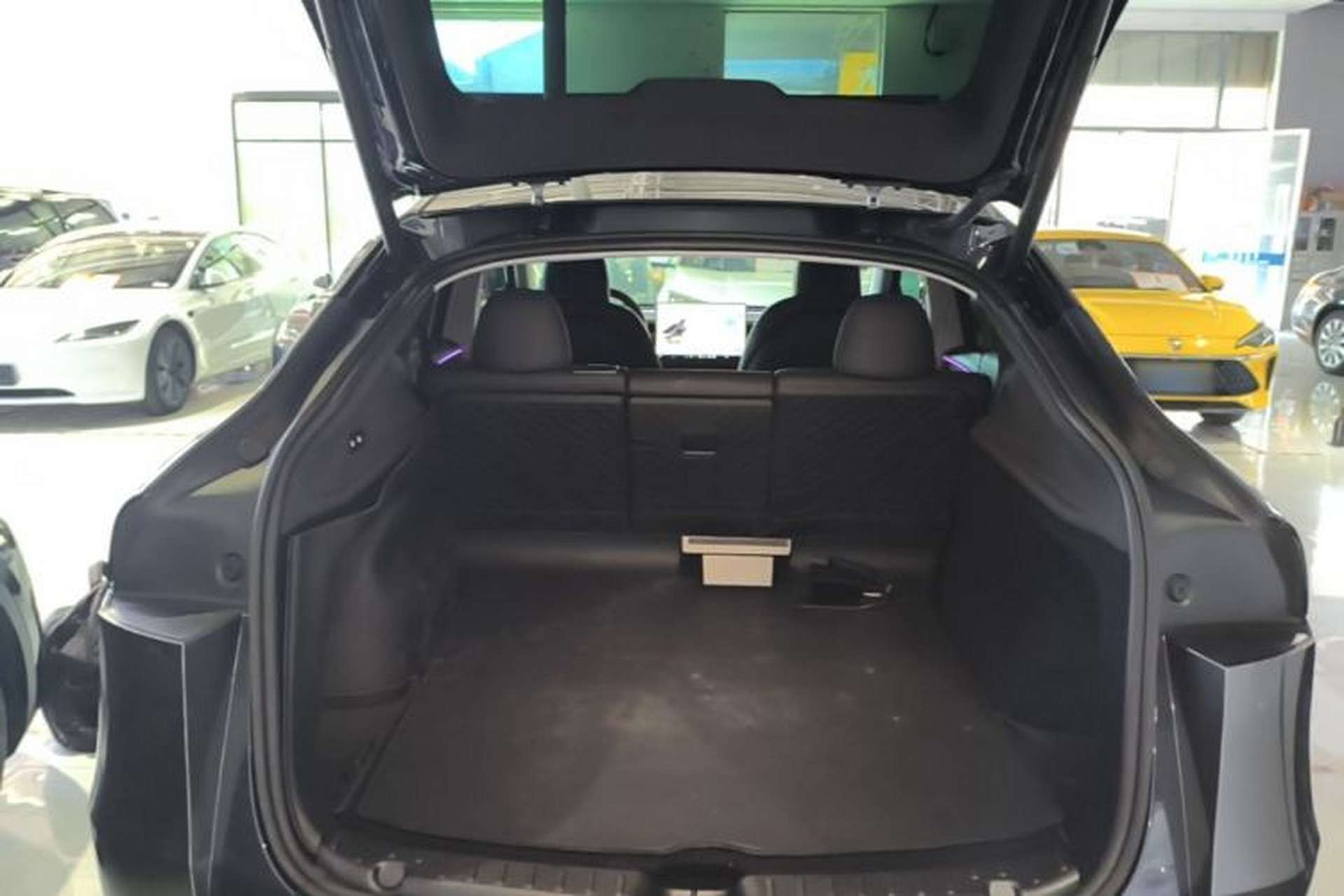 Used Tesla Model Y 2025 Updated Version Long-Range All-Wheel Drive Trunk