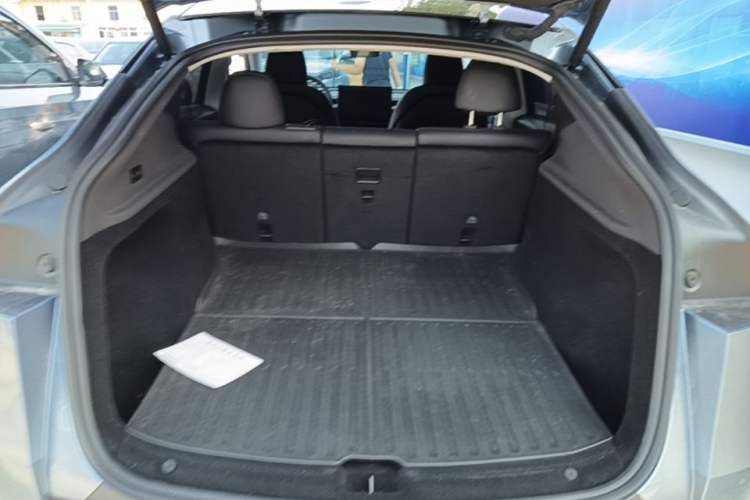 Used Tesla Model Y 2025 Rear-Wheel-Drive Version Trunk
