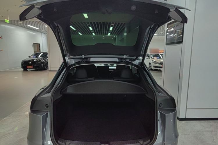 Used Tesla Model Y 2025 Long-Range All-Wheel-Drive Version Trunk