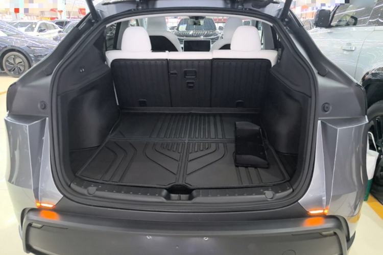 Used Tesla Model Y 2025 Rear-Wheel-Drive Version Trunk