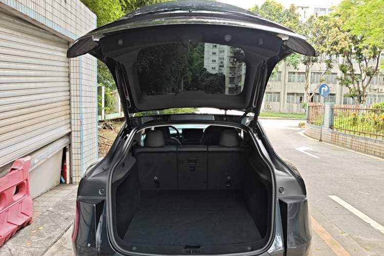 Used Tesla Model Y 2025 Rear-Wheel-Drive Version Trunk