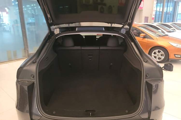 Used Tesla Model Y 2025 Rear-Wheel-Drive Version Trunk
