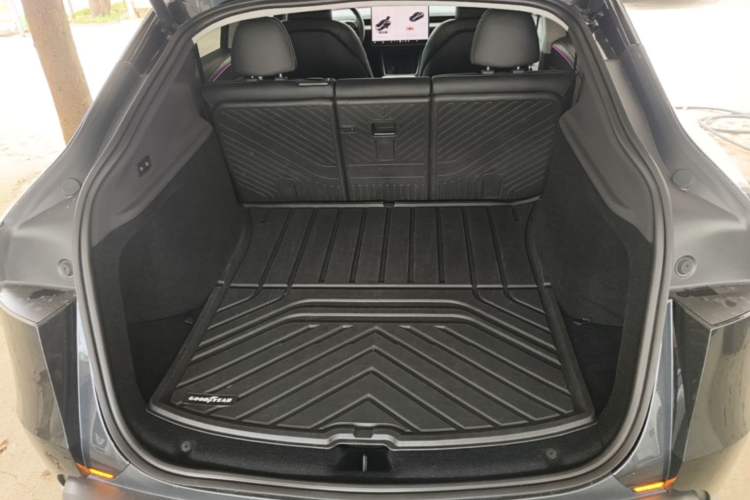 Used Tesla Model Y 2025 Rear-Wheel Drive First Edition Trunk