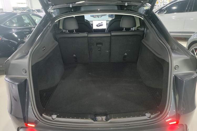 Used Tesla Model Y 2025 Rear-Wheel-Drive Version Trunk
