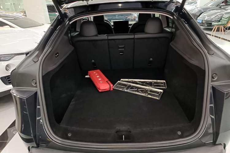 Used Tesla Model Y 2025 Rear-Wheel-Drive Version Trunk