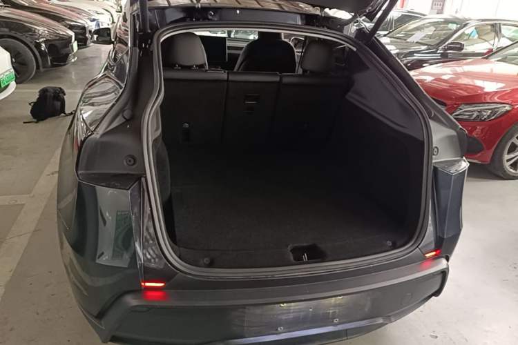Used Tesla Model Y 2025 Rear-Wheel-Drive Version Trunk