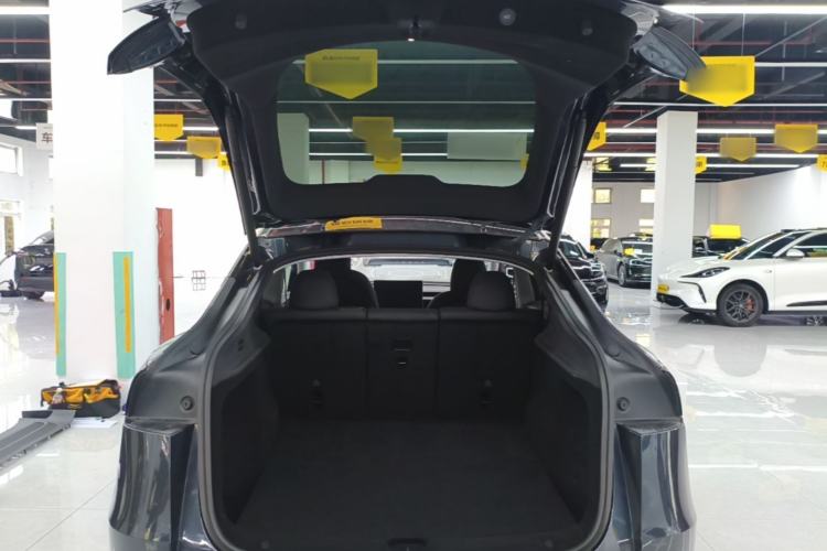 Used Tesla Model Y 2025 Rear-Wheel-Drive Version Trunk