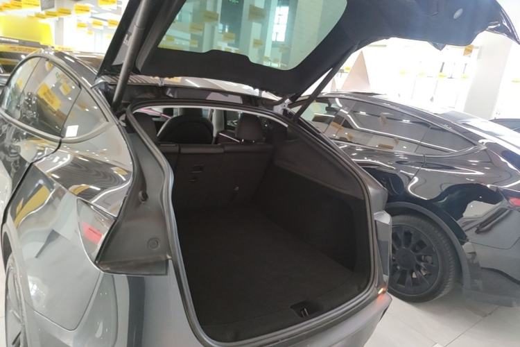 Used Tesla Model Y 2025 Long-Range All-Wheel-Drive Version Trunk
