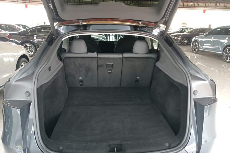 Used Tesla Model Y 2025 Rear-Wheel-Drive Version Trunk