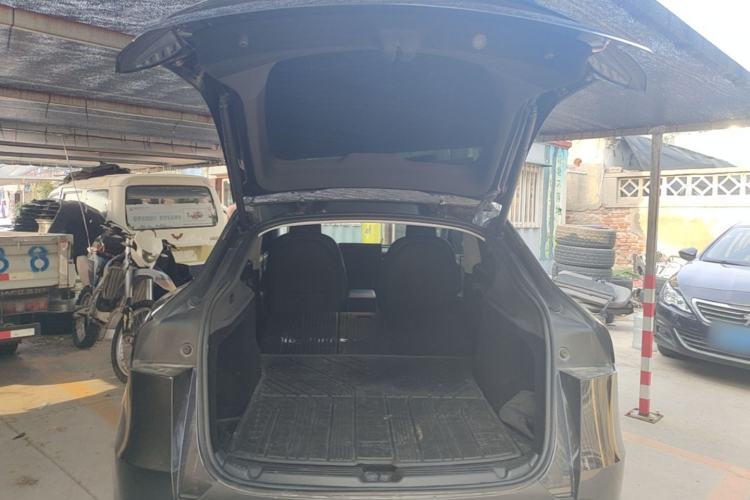 Used Tesla Model Y 2025 Rear-Wheel-Drive Version Trunk