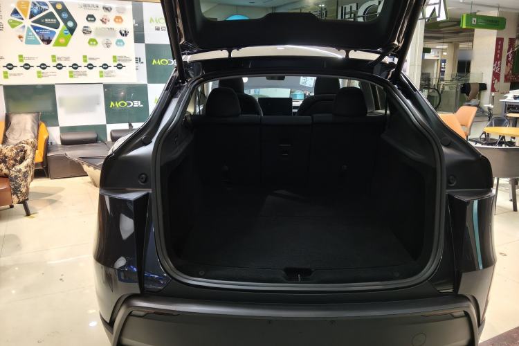 Used Tesla Model Y 2025 Rear-Wheel-Drive Version Trunk